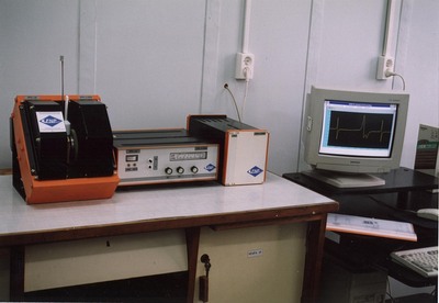 EPR SPECTROMETER